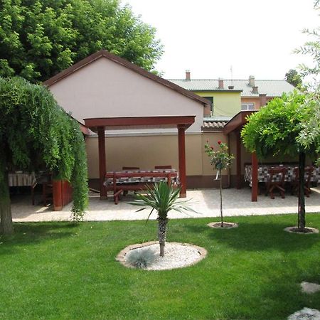 Szegfu Apartman Villa Hajduszoboszlo Exterior photo