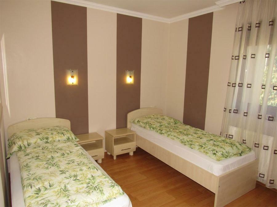 Szegfu Apartman Villa Hajduszoboszlo Exterior photo